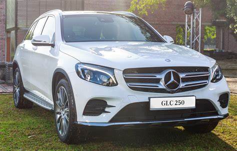 Bán Mercedes GLC 250 đời 2018, mới chạy 22k km