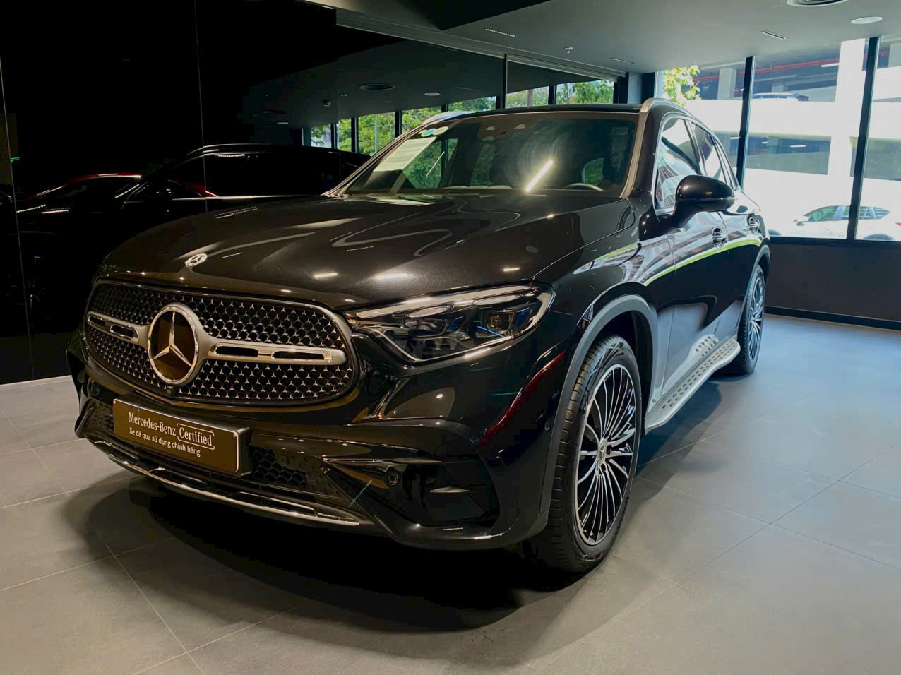 Mercedes-Benz GLC300 4matic. Sản xuất: 2023, Odo: 8.500 km - Xe siêu lướt chính hãng - Bảo hành chính hãng - Hỗ trợ ngân hàng - Giao xe tận nơi